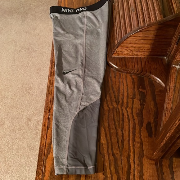 Nike Pro Cropped Athletic Pants - Picture 7 of 8